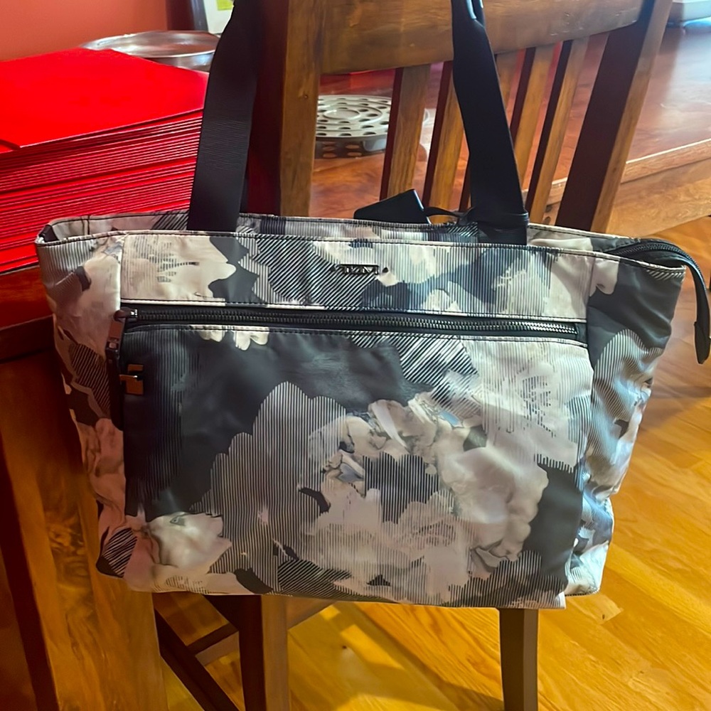 Tumi Tote Floral Pattern Light Pink Interior Many Features